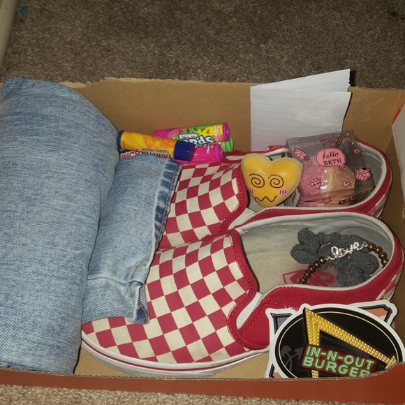 Trading - Picture 1 of 5